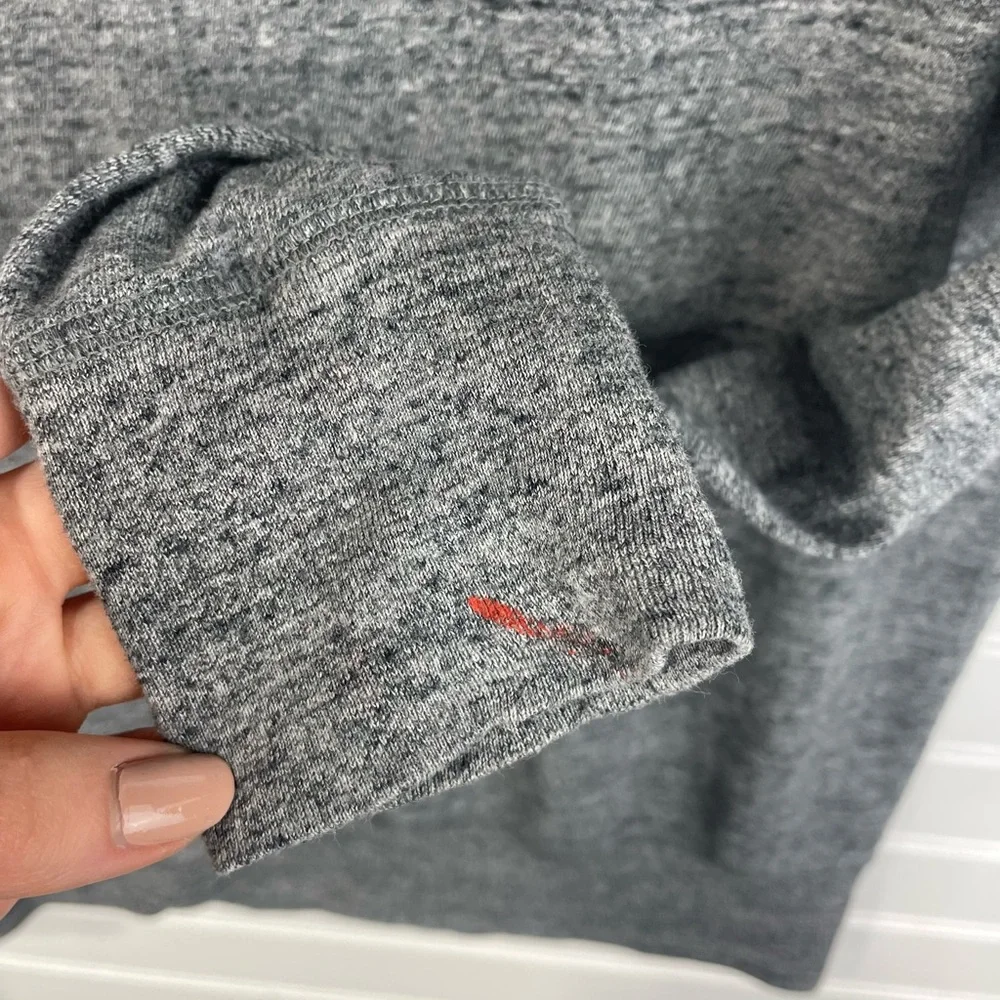 Nike Women's Gray Nike Logo Crewneck Thin Sweatshirt Size Small Women’s GUC - Picture 5 of 8